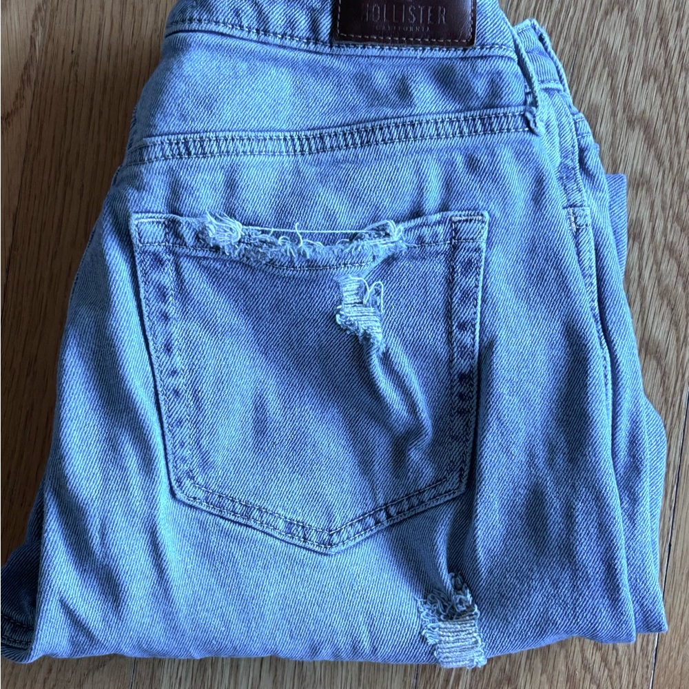 Hollister Curvy High-Rise Mom Jean
